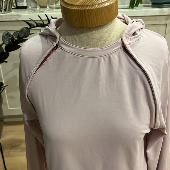 NWOT Care + Ware by Oscar de la Renta Chest port access hoodie - Picture 3 of 12